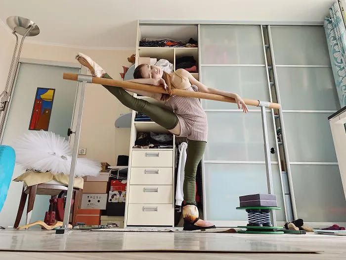 13 Secret Photos From Russian And American Ballerinas While They Stay At Home During Quarantine