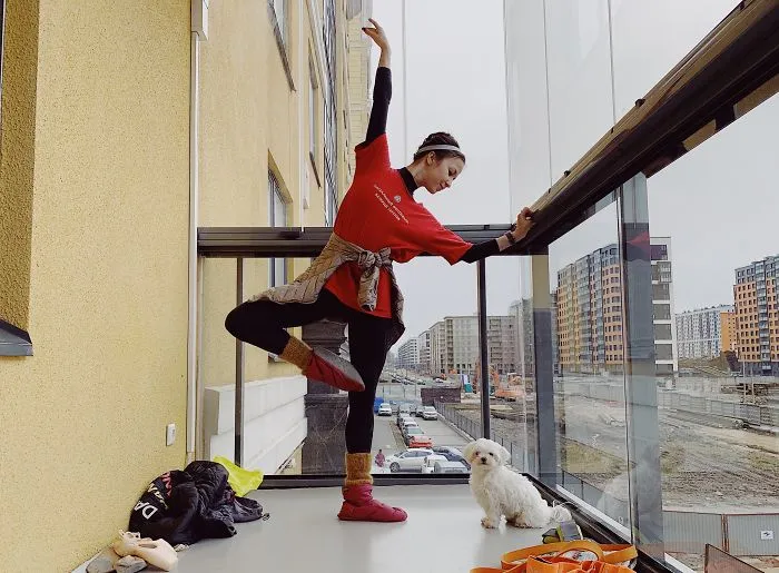 13 Secret Photos From Russian And American Ballerinas While They Stay At Home During Quarantine