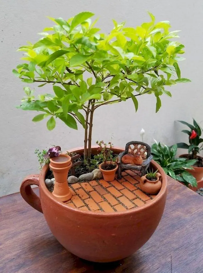 Parece que los minijardines en tazas de té están de moda, y aquí tienes 23 adorables ejemplos
