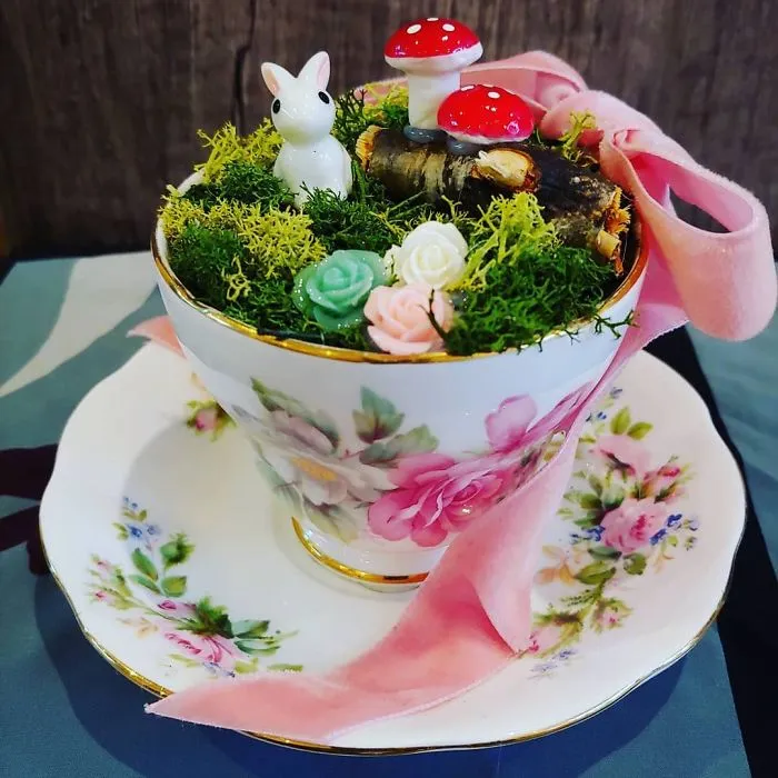 Parece que los minijardines en tazas de té están de moda, y aquí tienes 23 adorables ejemplos