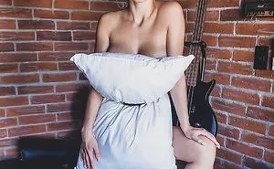 People Are So Bored They Started A Pillow-Wearing Challenge And Here Are The Best Pics (60 Pics)