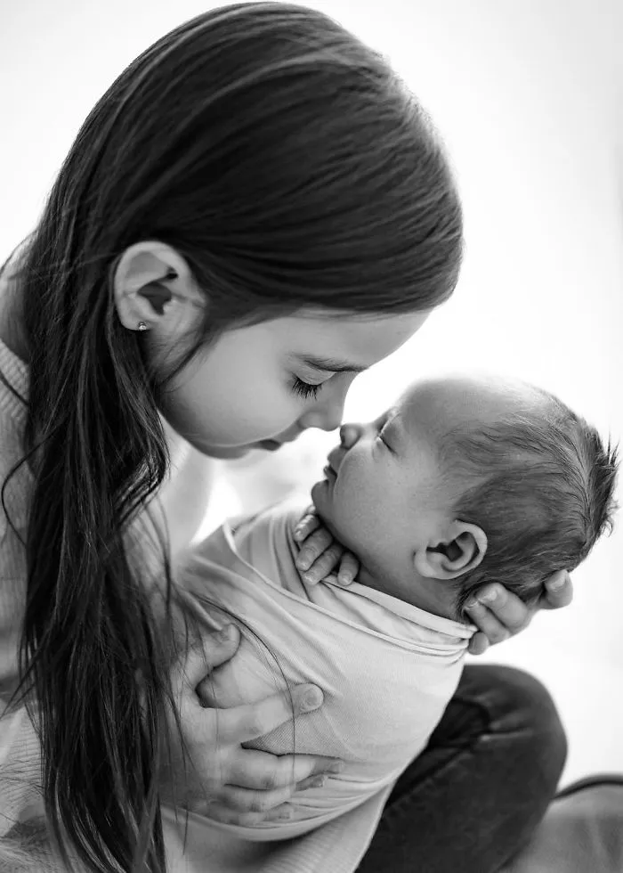 I Photograph Newborn Babies And Their Siblings