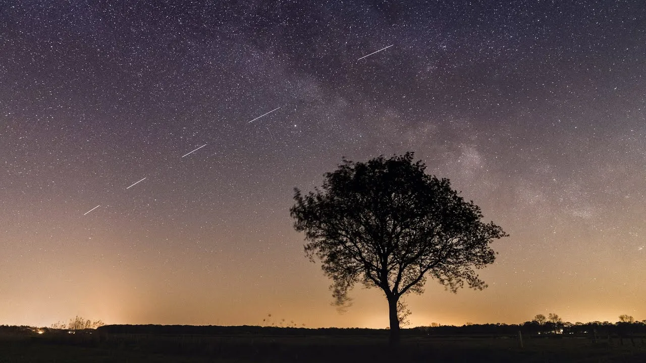 Starlink Satellites Make A Night Sky Timelapse Look Like A Scifi Gun Shooting Scene!