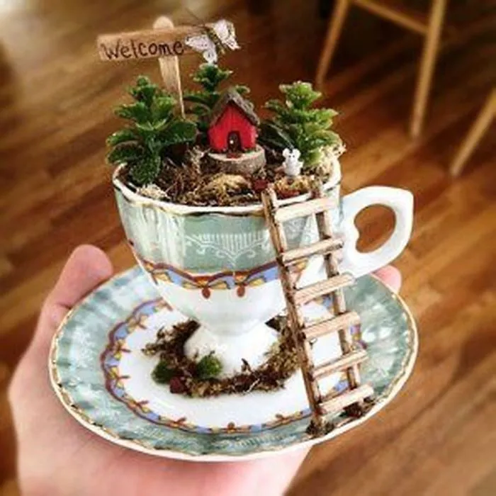 Parece que los minijardines en tazas de té están de moda, y aquí tienes 23 adorables ejemplos