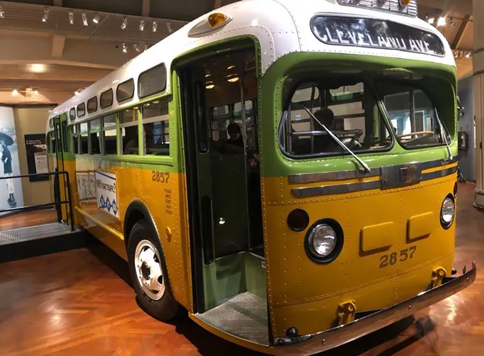 El Museo Henry Ford de Detroit alberga el auténtico autobús en el que protestó Rosa Parks