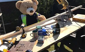 Meet Ted & Ed, Two Giant Teddy Bears That Are Bringing Positivity To Their Entire Neighborhood During The Pandemic
