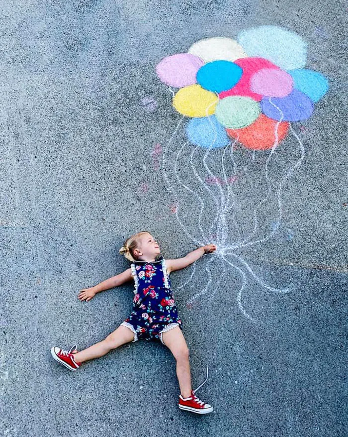 30 Pics Of A Family That Uses Chalk Art To Go On Adventures During The Lockdown