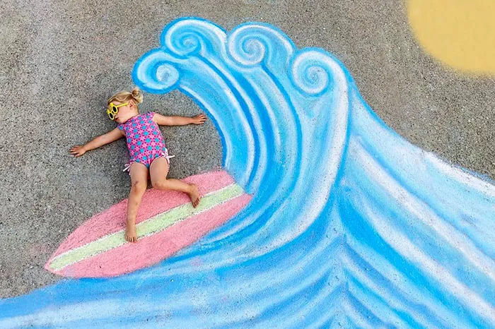 30 Pics Of A Family That Uses Chalk Art To Go On Adventures During The Lockdown