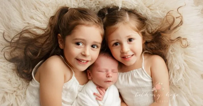I Photograph Newborn Babies And Their Siblings