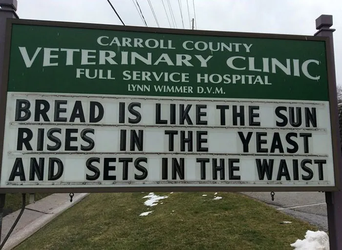30 Of The Funniest Outdoor Signs From This Vet Clinic That Dad Joke Lovers Will Appreciate