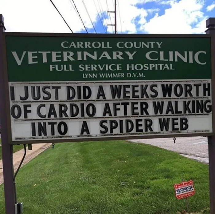 30 Of The Funniest Outdoor Signs From This Vet Clinic That Dad Joke Lovers Will Appreciate