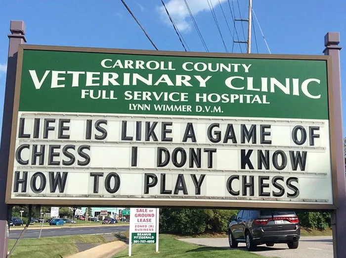 30 Of The Funniest Outdoor Signs From This Vet Clinic That Dad Joke Lovers Will Appreciate