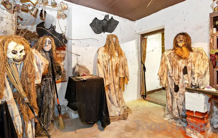 When It Came To Selling Their House, Slipknot’s Decision To Manage Their Own Viewings Was Ill-Advised And Unsuccessful