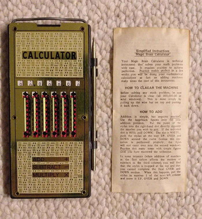 Calculadora antigua encontrada en el ático de mi bisabuela