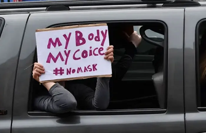 16 Not The Brightest People Who Are Against The Quarantine Holding Some 'Interesting' Signs