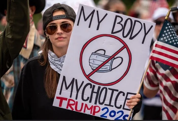 16 Not The Brightest People Who Are Against The Quarantine Holding Some 'Interesting' Signs