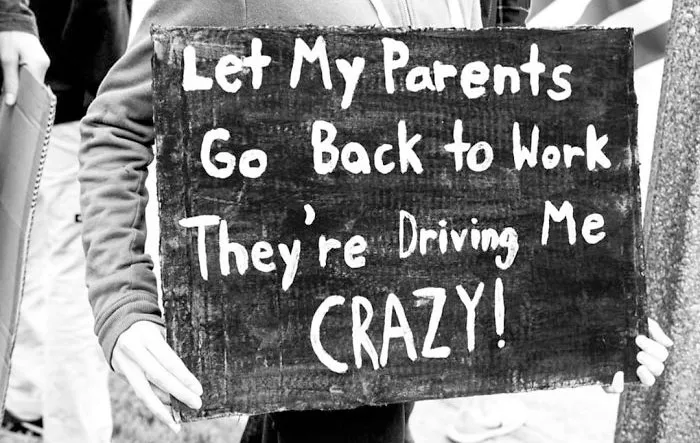 16 Not The Brightest People Who Are Against The Quarantine Holding Some 'Interesting' Signs