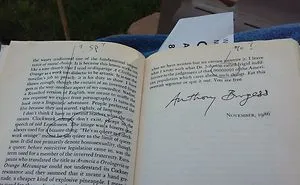 40 Times Book Lovers Got So Triggered By The Things They Saw, They Had To Post Them Online