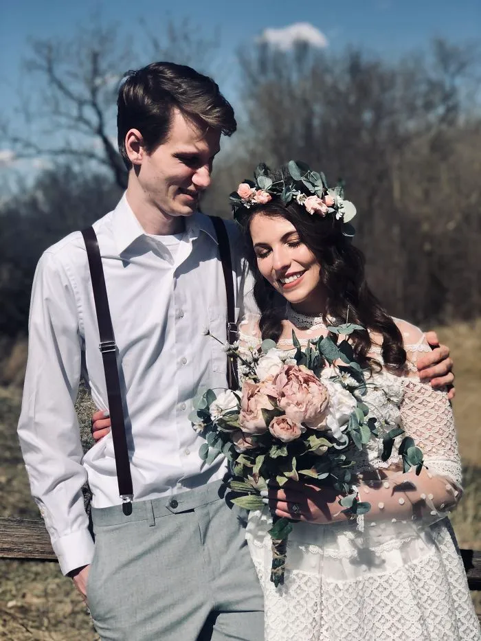 We Had To Postpone Our June Wedding So We Decided Just To Elope In My Parent’s Driveway So That My Self-Isolating Sister Could Watch From Her Car