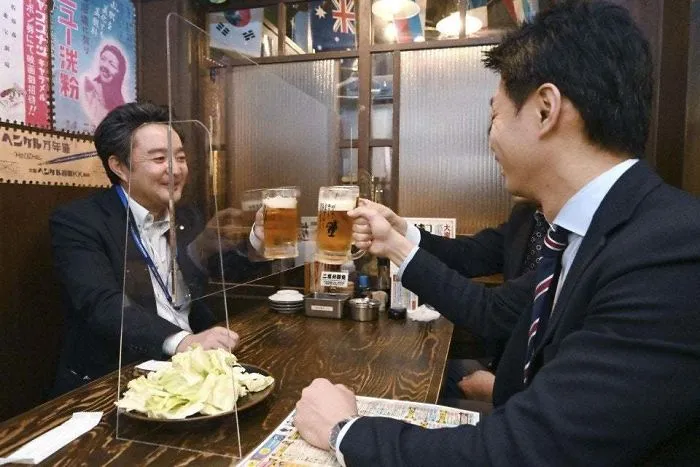 Tables At This Restaurant In Japan Have An Acrylic Barrier Down The Middle