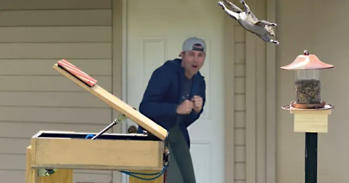 Former NASA Engineer Builds The Perfect Squirrel-Proof Bird Feeder And Watches Them Battle For The Treats