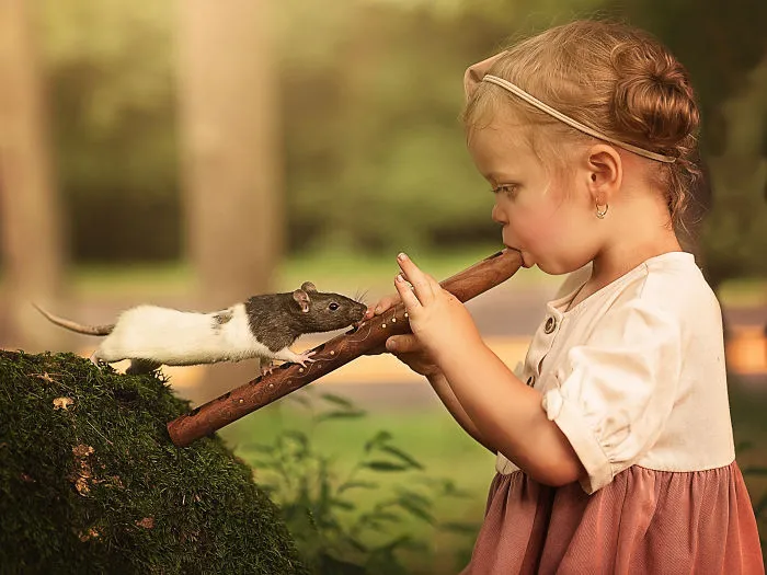 I Photograph The Innocent Moments Of Children With Animals (30 Pics)