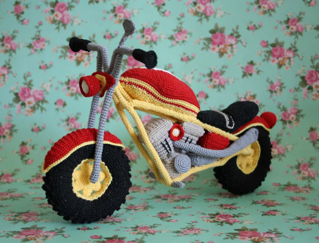 Amazing Crochet Motorcycle - The Details Are Incredible!