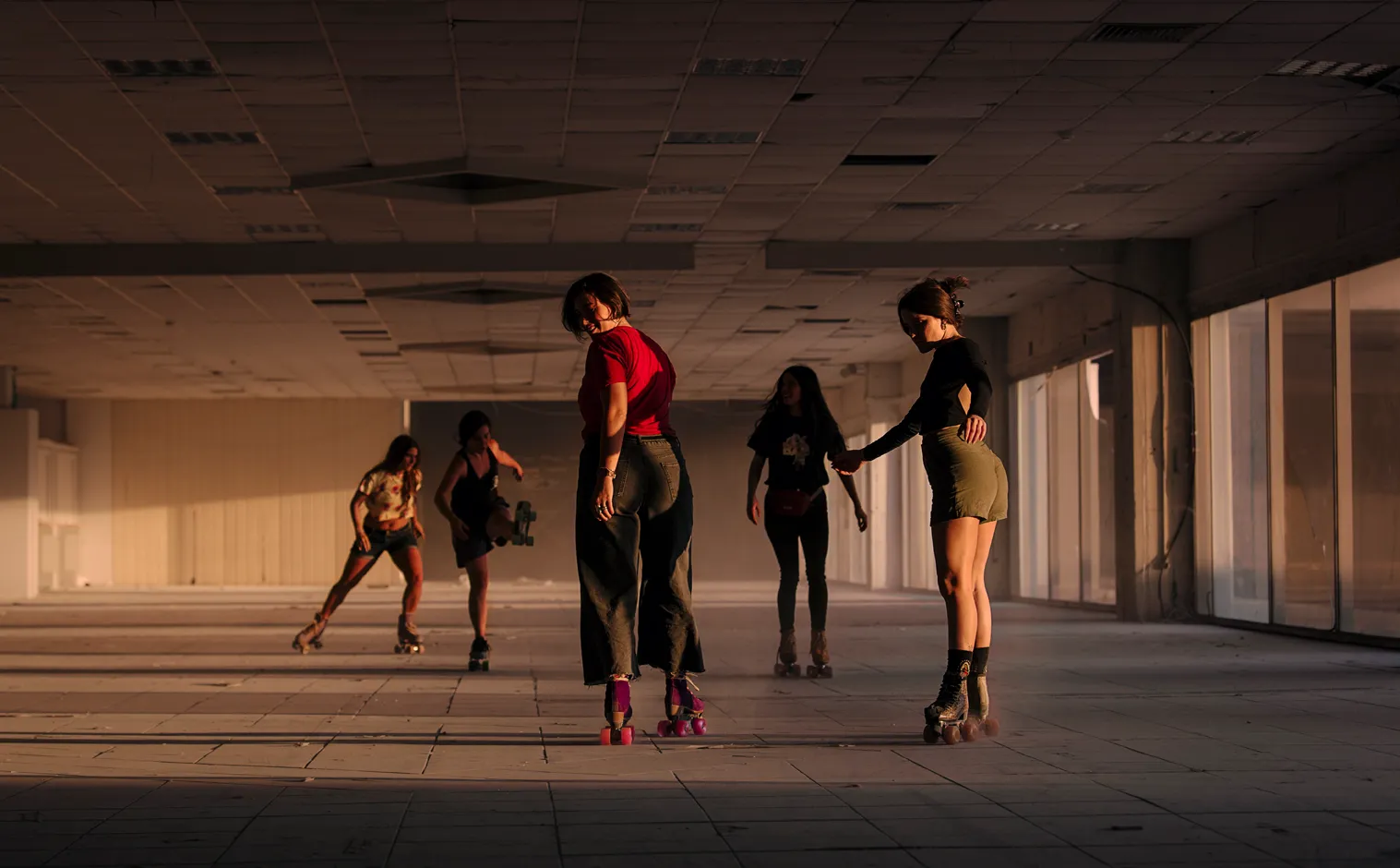Female Athenian Roller Skaters Take Over The City, New Short Documentary Out Now