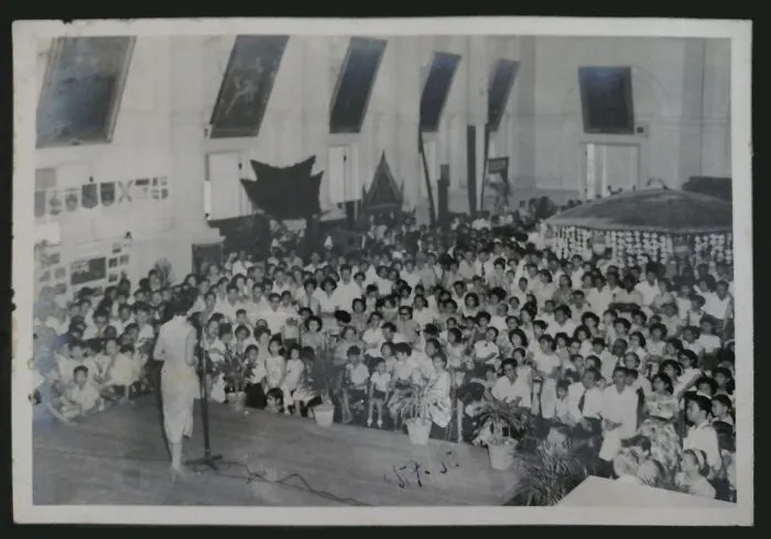 Singing Or Talking To An Auditorium