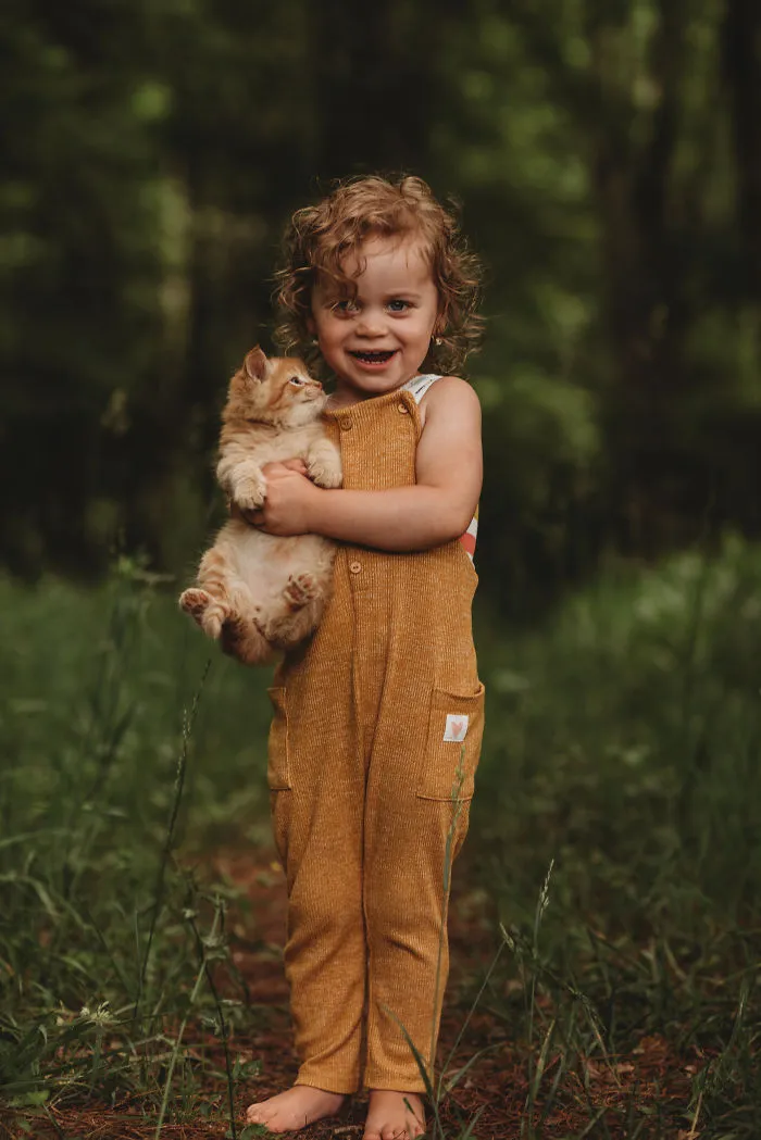 I Photograph The Innocent Moments Of Children With Animals (30 Pics)