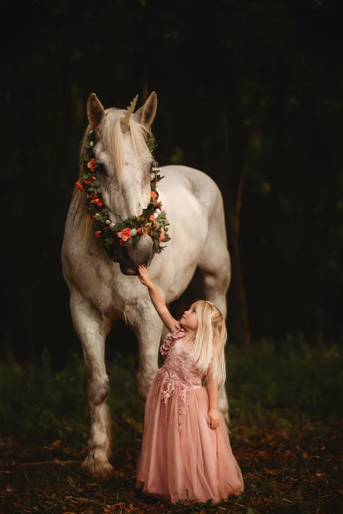 I Photograph The Innocent Moments Of Children With Animals (30 Pics)