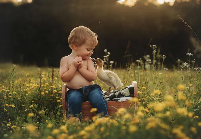 I Photograph The Innocent Moments Of Children With Animals (30 Pics)
