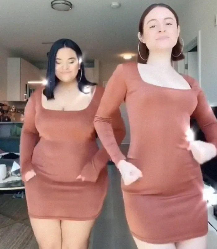 Two Friends Show How The Same Clothes Look On Their Different Body Types (33 Pics)