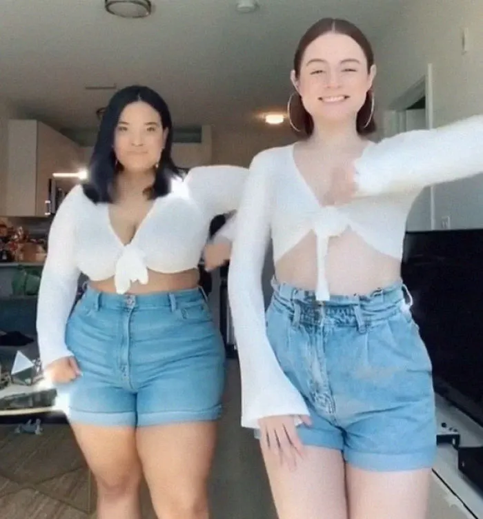 2 Amigas muestran cómo les queda la misma ropa en sus distintos tipos de cuerpo (33 fotos)