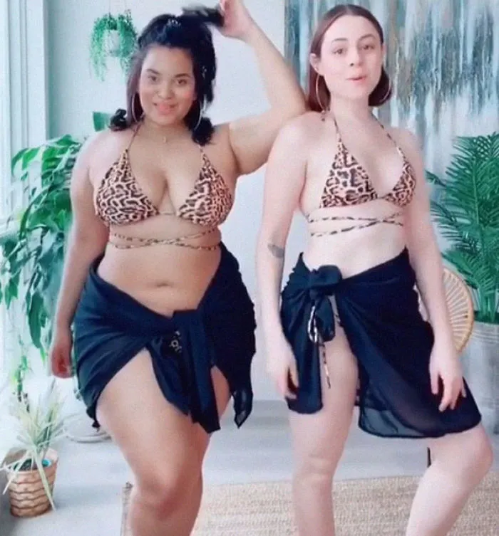 Two Friends Show How The Same Clothes Look On Their Different Body Types (33 Pics)