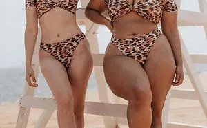 Two Friends Show How The Same Clothes Look On Their Different Body Types (33 Pics)