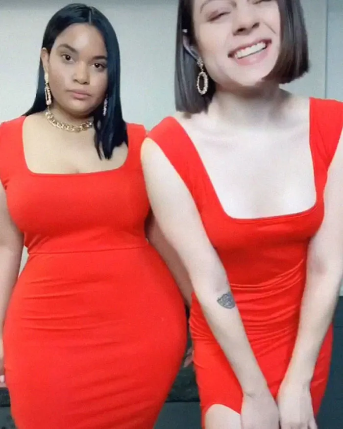 Two Friends Show How The Same Clothes Look On Their Different Body Types (33 Pics)