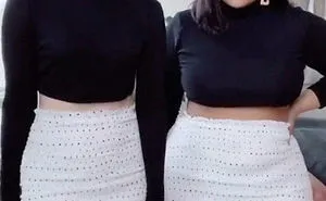 Two Friends Show How The Same Clothes Look On Their Different Body Types (33 Pics)