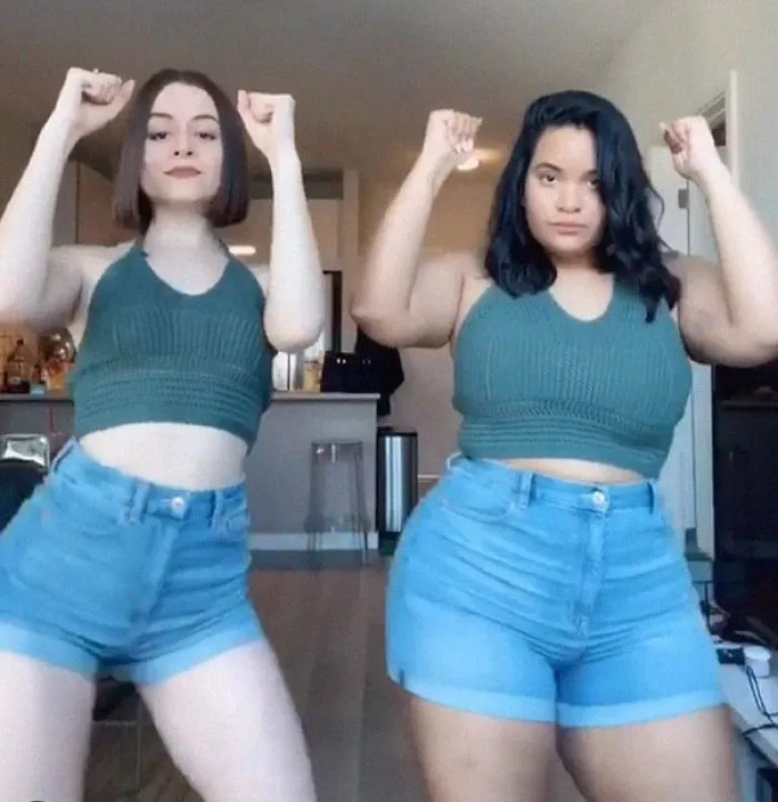 Two Friends Show How The Same Clothes Look On Their Different Body Types (33 Pics)