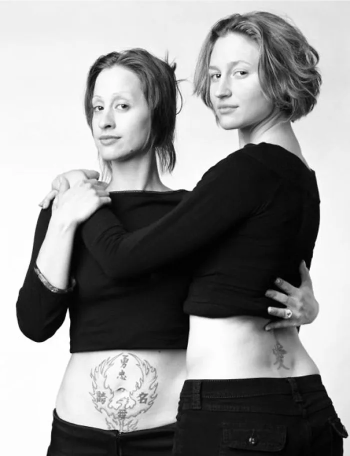 Photographer Finds Look-Alikes That Are Not Actually Related By Blood But Look Incredibly Similar (30 Pics)