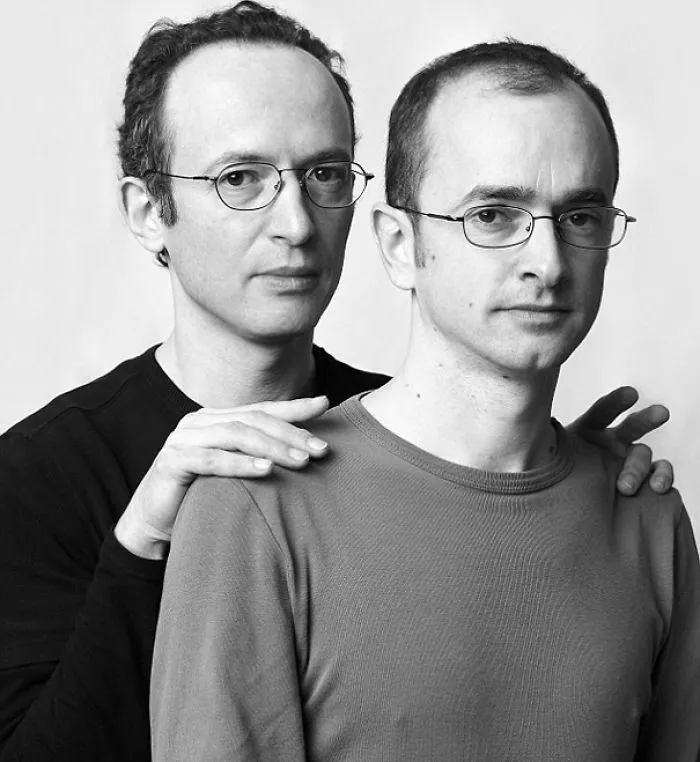 Photographer Finds Look-Alikes That Are Not Actually Related By Blood But Look Incredibly Similar (30 Pics)