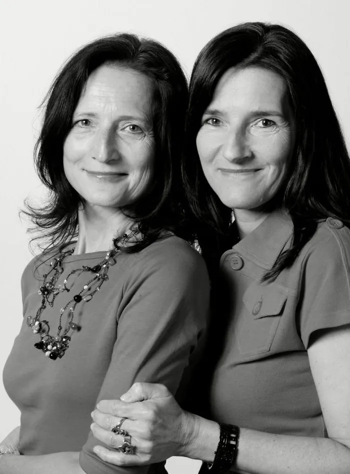 Photographer Finds Look-Alikes That Are Not Actually Related By Blood But Look Incredibly Similar (30 Pics)