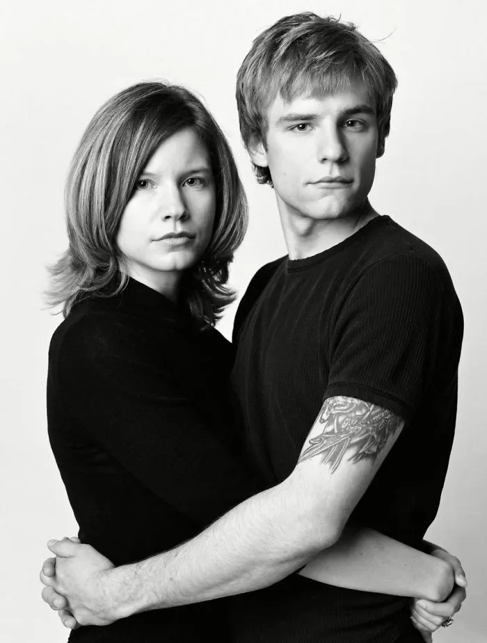 Photographer Finds Look-Alikes That Are Not Actually Related By Blood But Look Incredibly Similar (30 Pics)