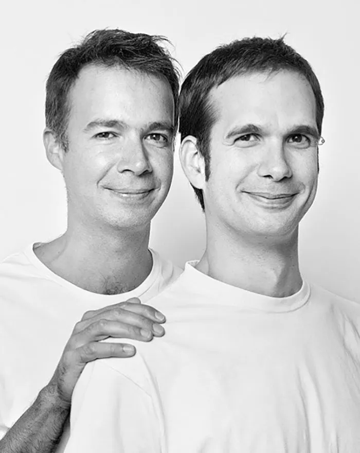 Photographer Finds Look-Alikes That Are Not Actually Related By Blood But Look Incredibly Similar (30 Pics)