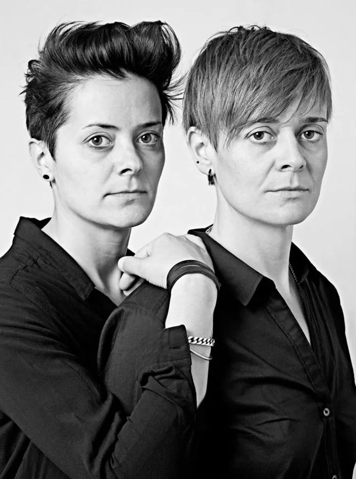 Photographer Finds Look-Alikes That Are Not Actually Related By Blood But Look Incredibly Similar (30 Pics)