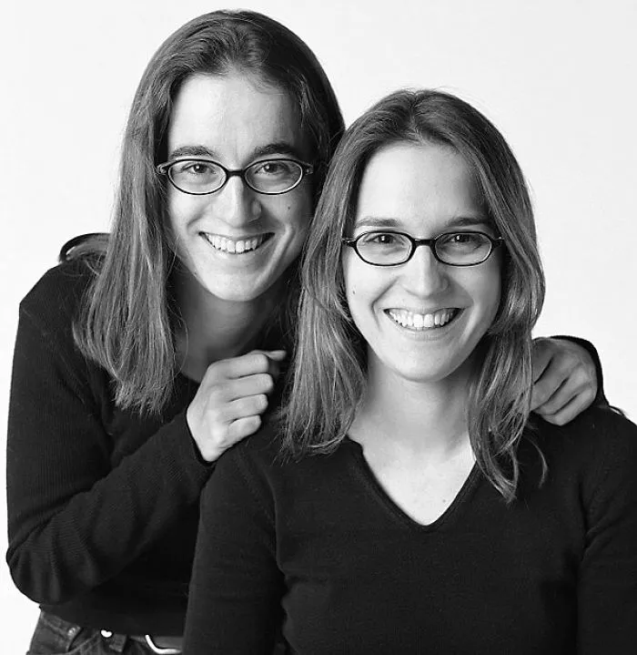 Photographer Finds Look-Alikes That Are Not Actually Related By Blood But Look Incredibly Similar (30 Pics)