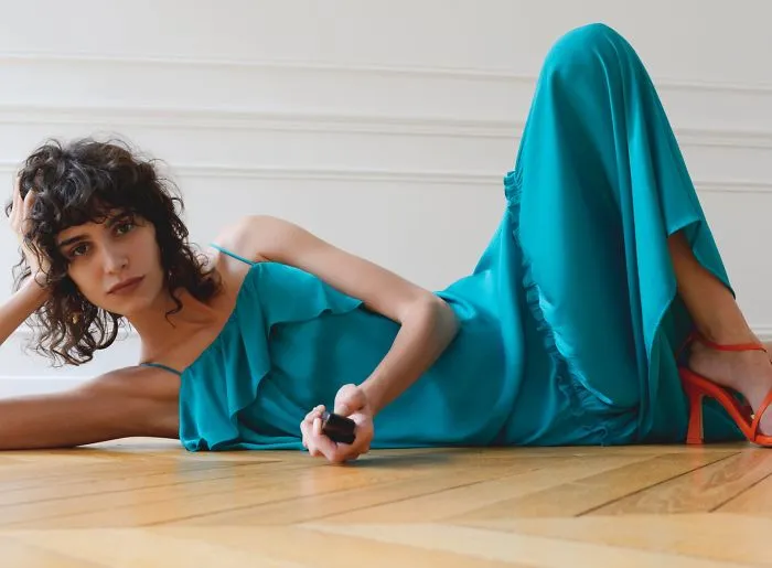 Los clientes de Zara afirman que es imposible comprar online en la tienda a causa de las extrañas poses de las modelos, y lo demuestran con capturas de pantalla