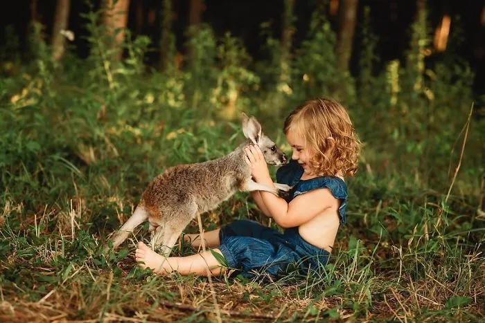 I Photograph The Innocent Moments Of Children With Animals (30 Pics)