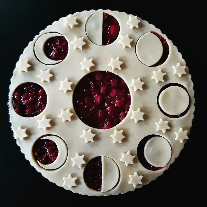 German Baker Shows Before & After Pics Of Pie Crust Designs That Look Too Good To Eat