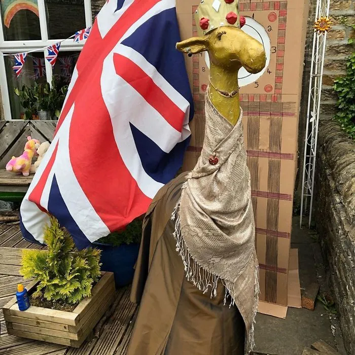 Gloria Paying Her Respects To Her Majesty The Queen